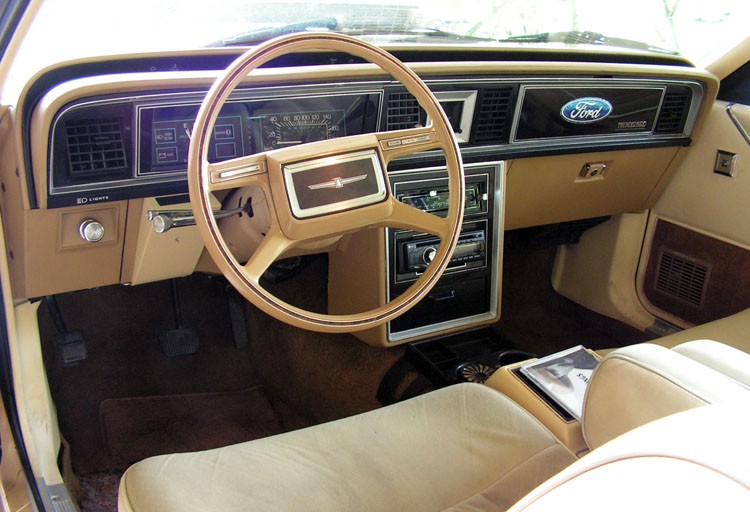 1982 FORD THUNDERBIRD