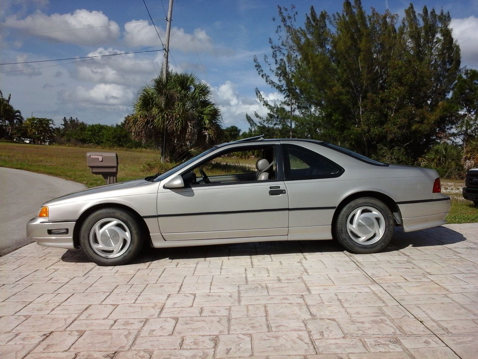 1989 FORD THUNDERBIRD