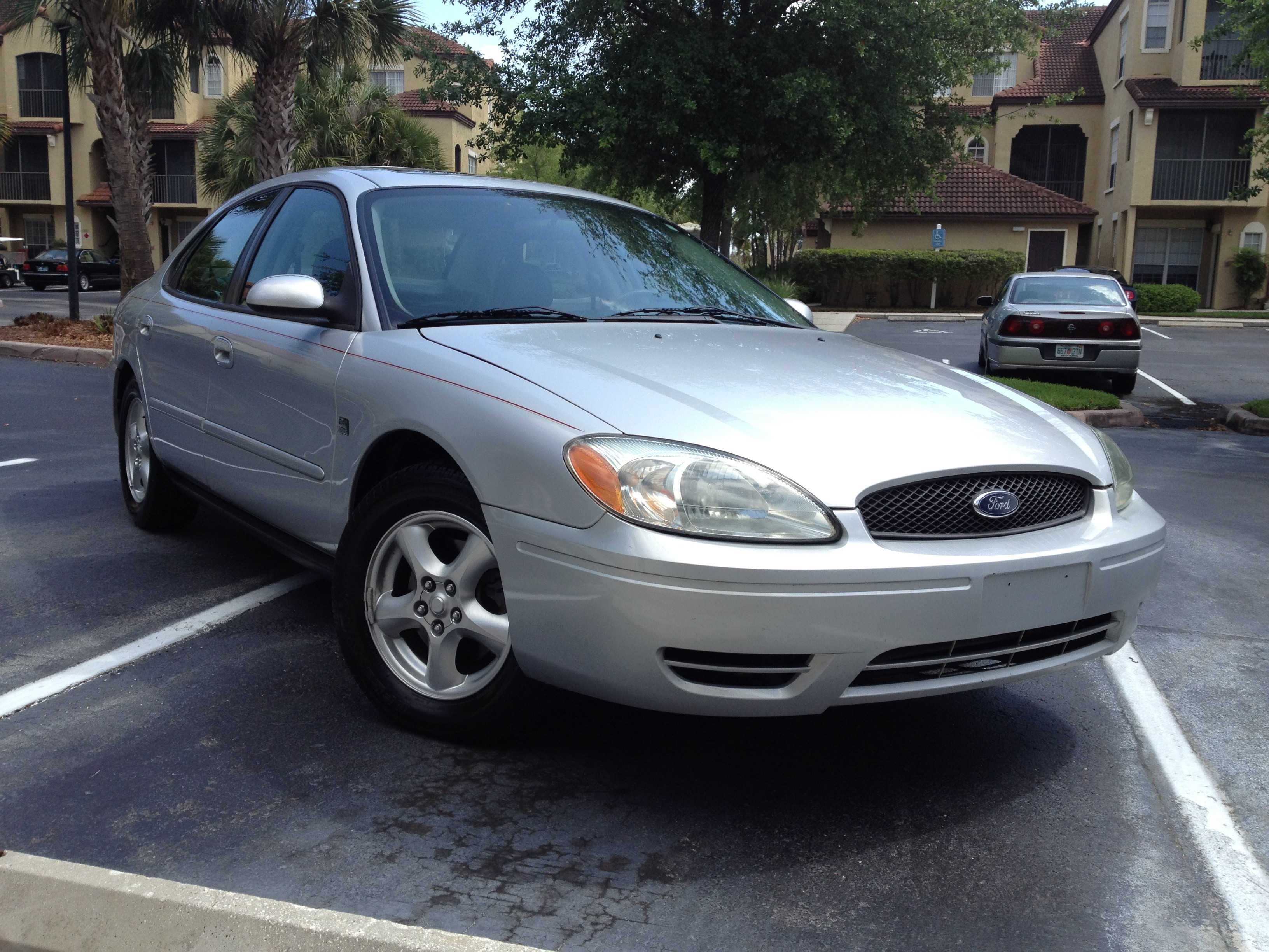 2004 FORD TAURUS