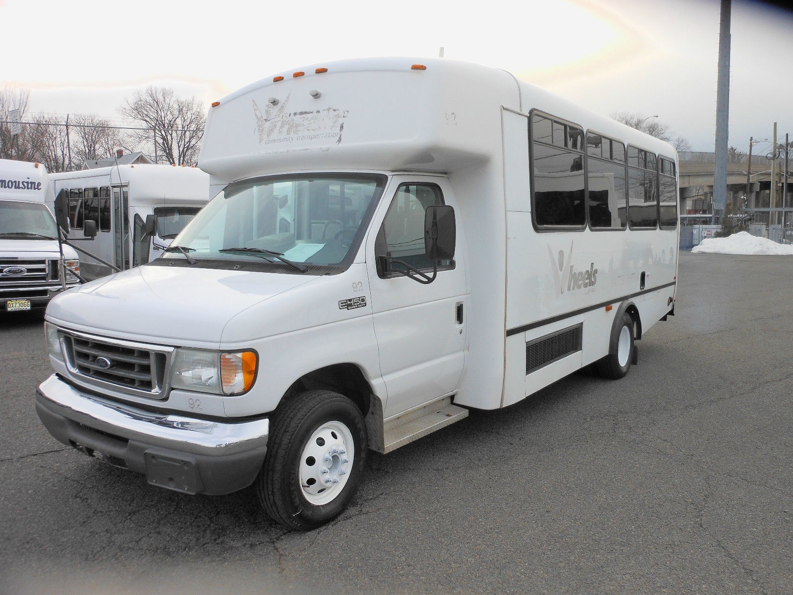 2005 FORD E-450