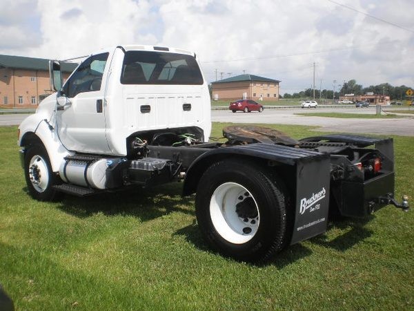 2013 FORD F-750