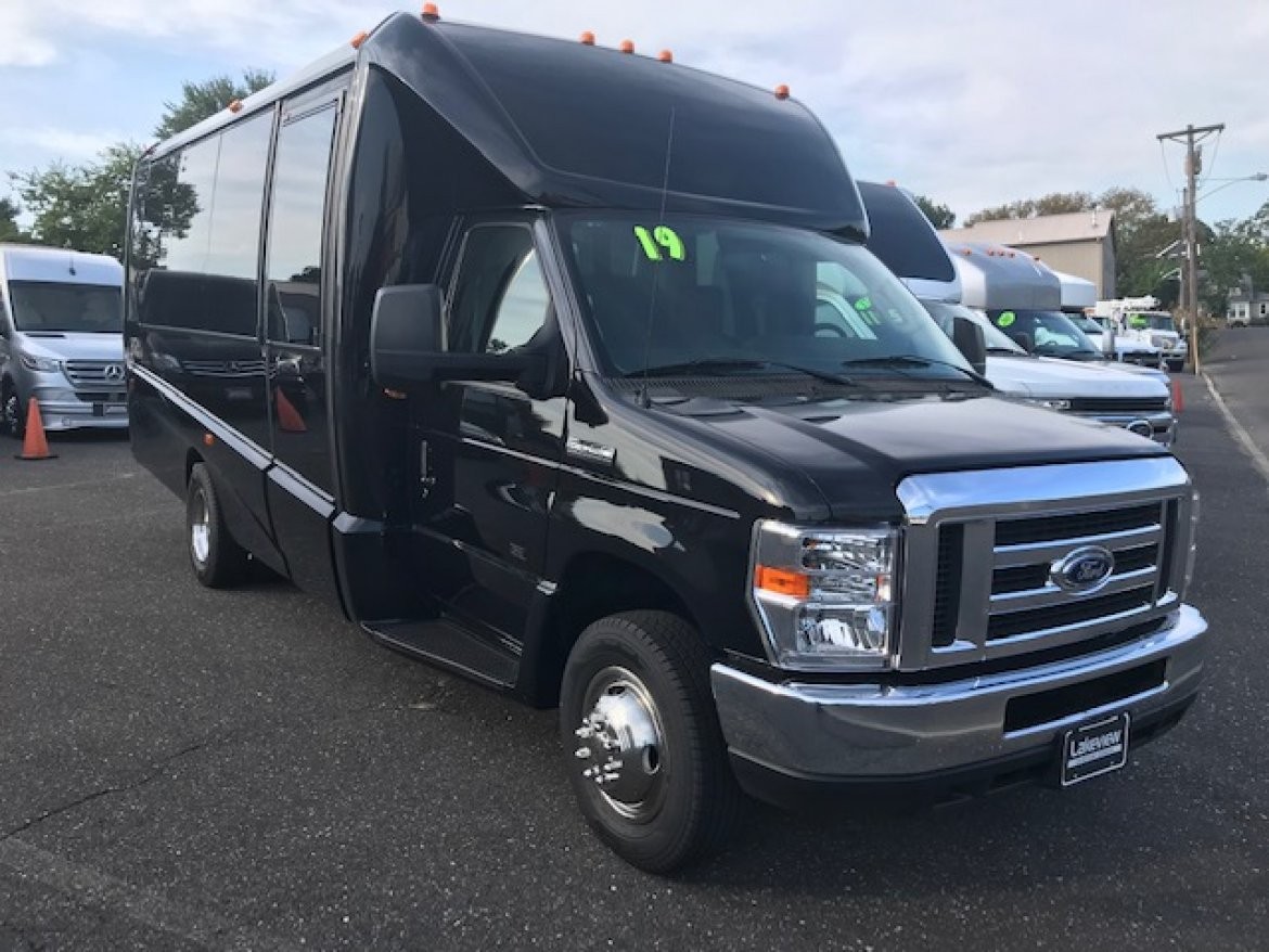 2019 FORD E-450