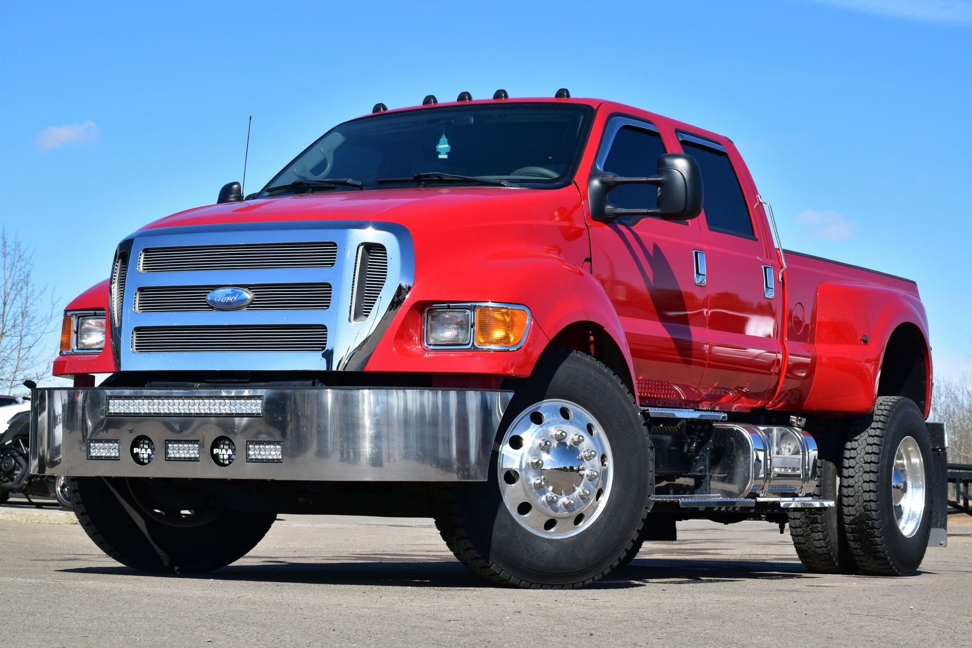 2025 FORD F-650